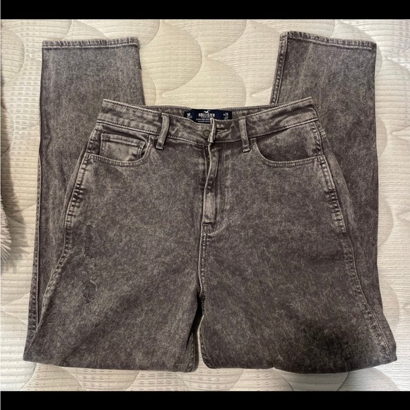 Hollister Ultra High Rise Gray Distressed Acid Wash Mom Jeans - Picture 2 of 7